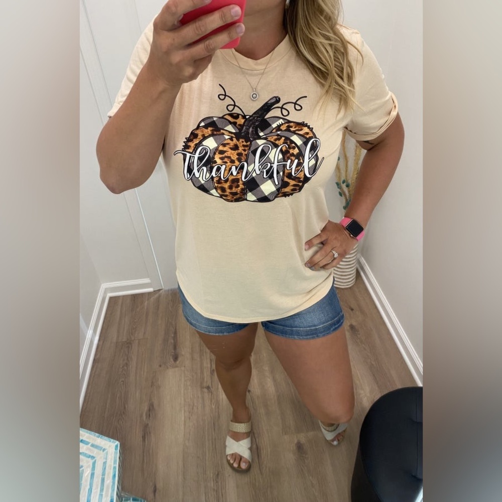 NWT beige leopard plaid pumpkin thankful graphic tee size large